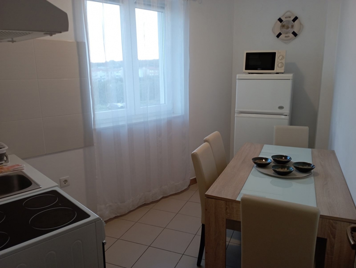 CITTÀ DI KRK - Appartamento di 43 m2 con vista mare al piano terra