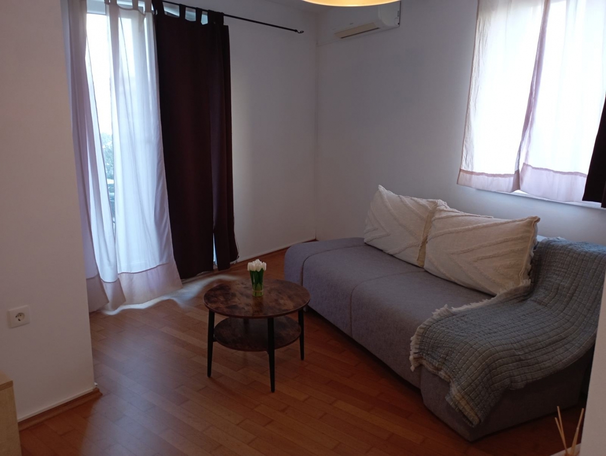 CITTÀ DI KRK - Appartamento di 43 m2 con vista mare al piano terra