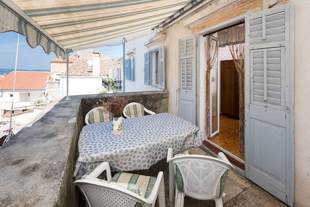 MALI LOŠINJ - vecchia villa con 6 appartamenti a 100 metri dal mare