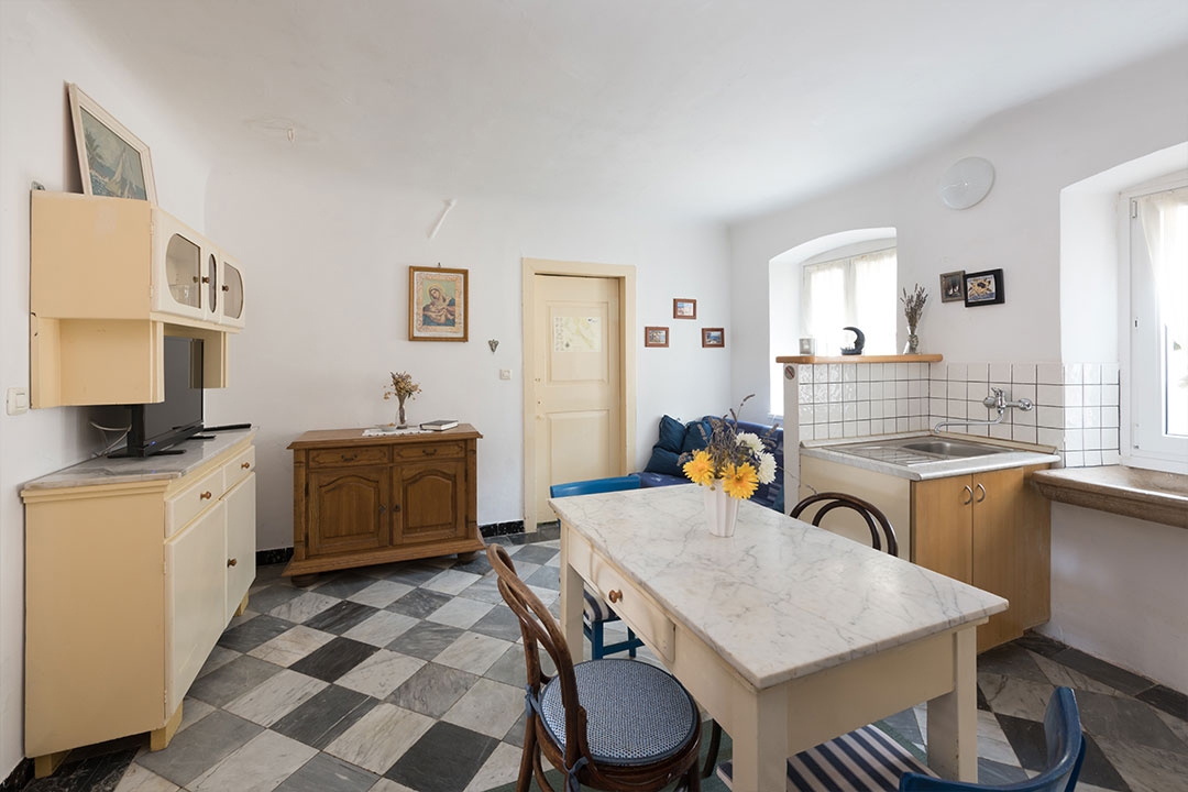 MALI LOŠINJ - vecchia villa con 6 appartamenti a 100 metri dal mare