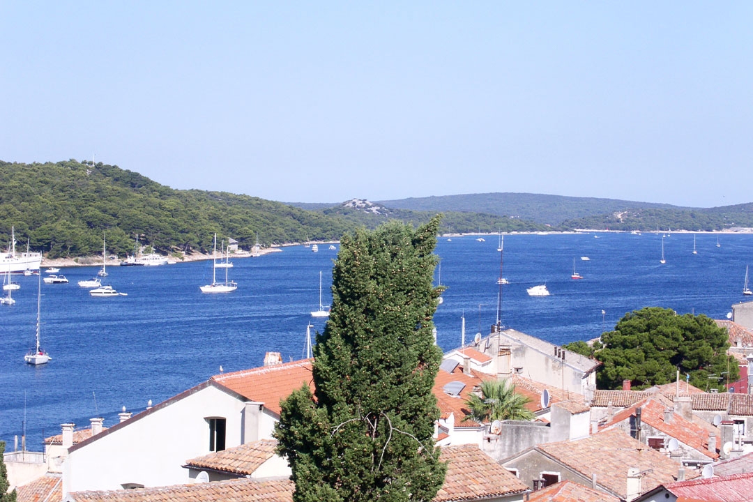 MALI LOŠINJ - vecchia villa con 6 appartamenti a 100 metri dal mare