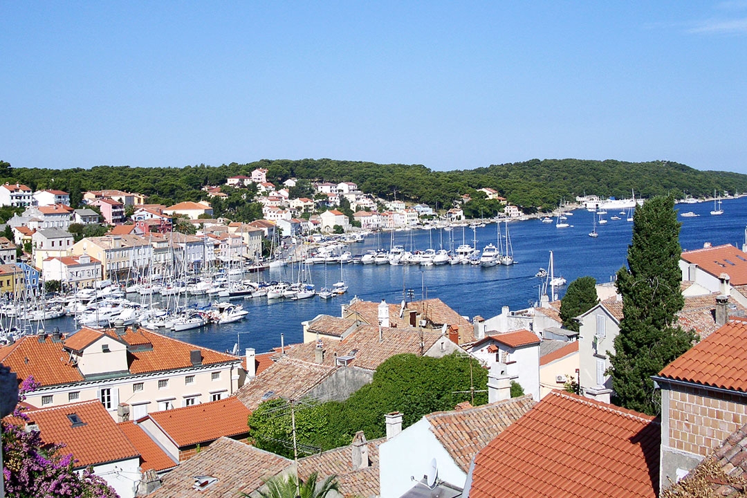 MALI LOŠINJ - vecchia villa con 6 appartamenti a 100 metri dal mare