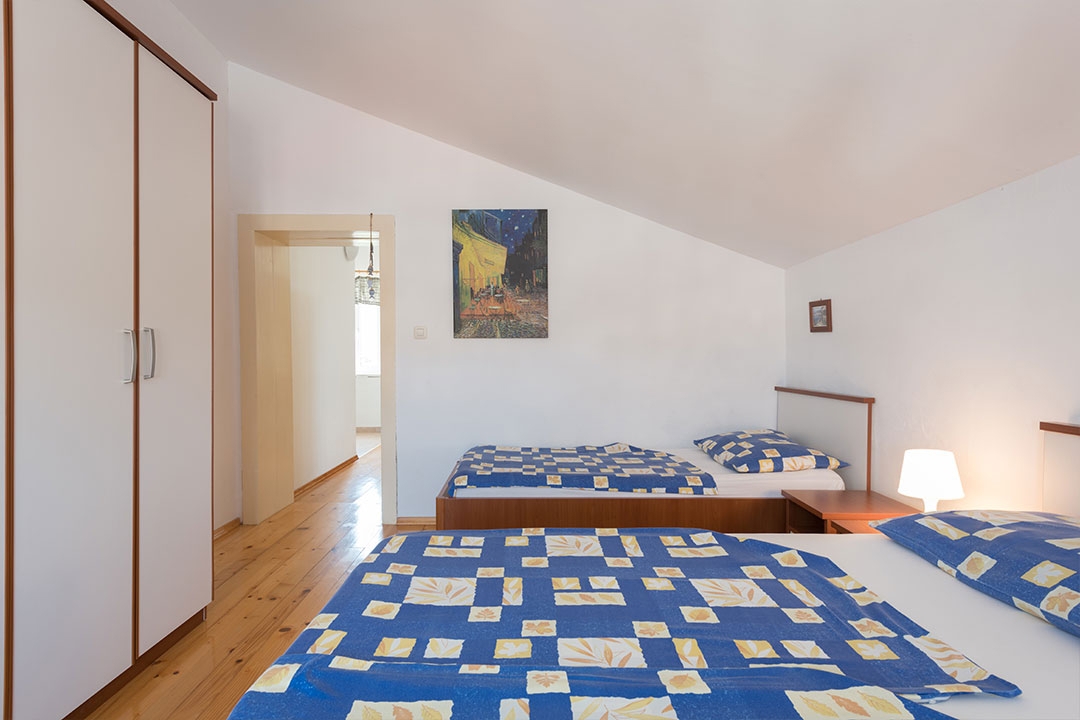 MALI LOŠINJ - vecchia villa con 6 appartamenti a 100 metri dal mare