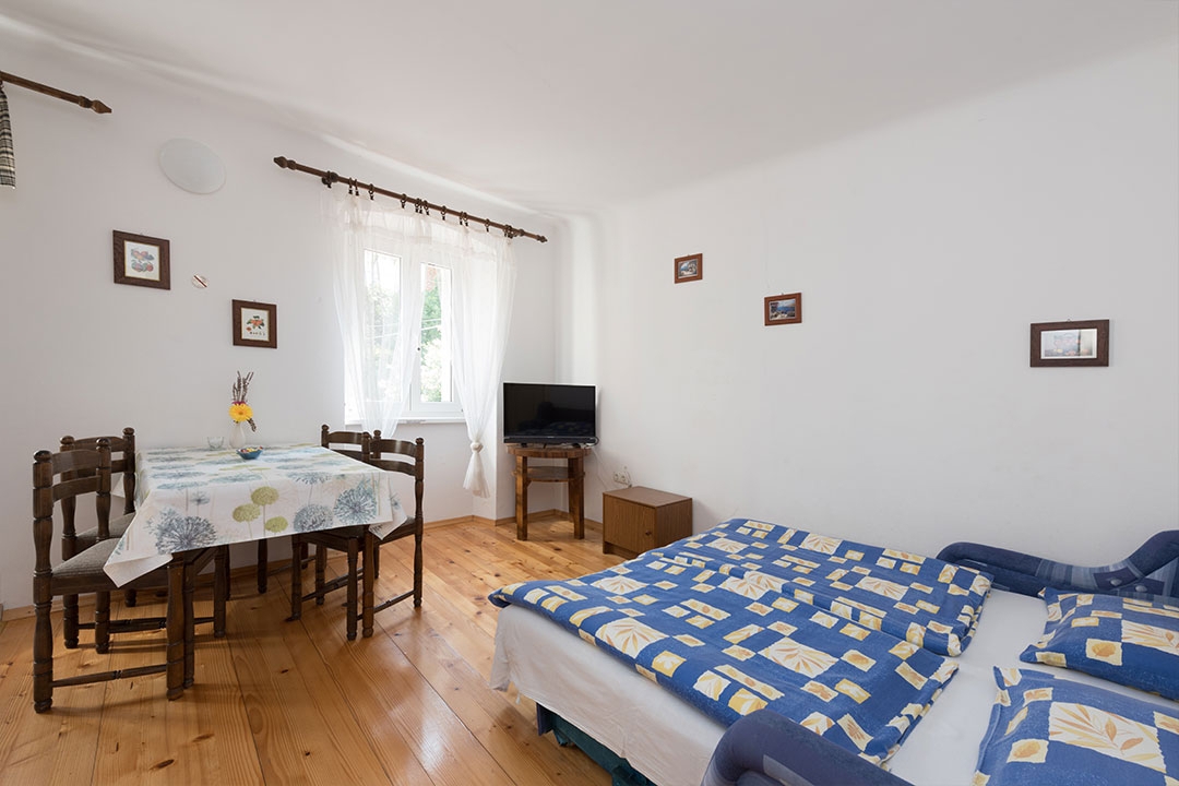 MALI LOŠINJ - vecchia villa con 6 appartamenti a 100 metri dal mare