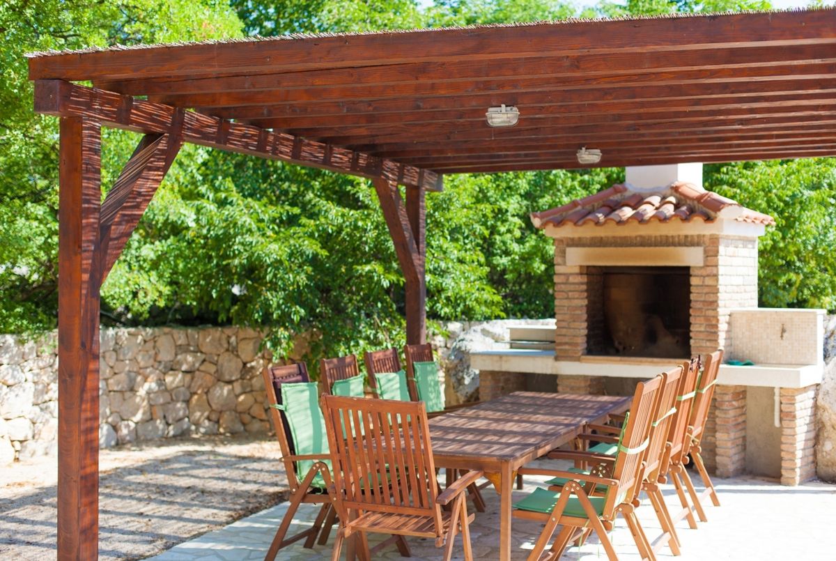 ISOLA DI KRK, DOBRINJ - Tre case con una piscina all'interno dell'isola