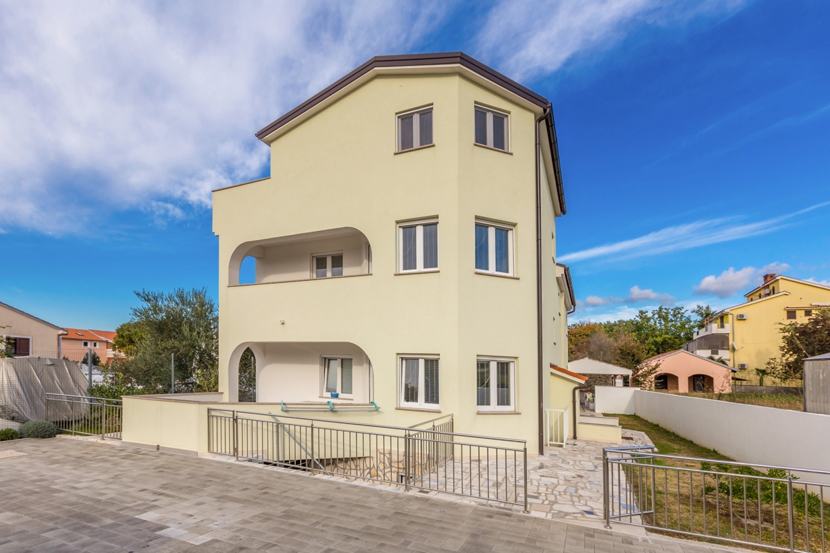 ISOLA DI KRK, MALINSKA - Casa con piscina e vista mare
