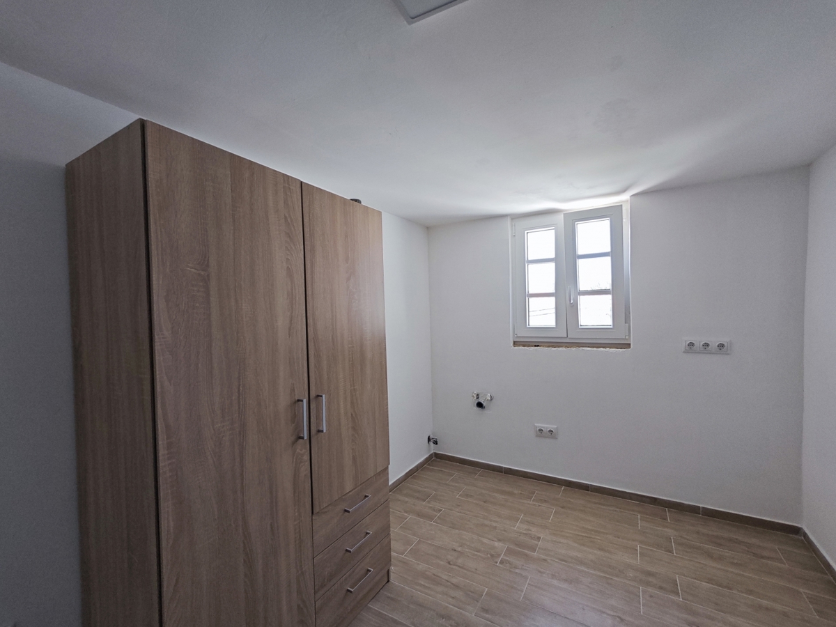 KRK – autentica casa a schiera in pietra con 2 appartamenti