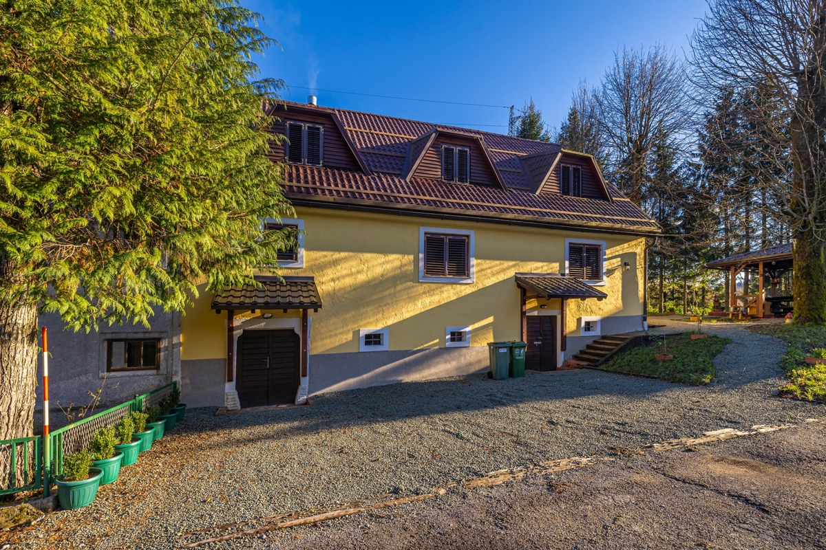 GORSKI KOTAR - Casa bifamiliare con bellissimo giardino