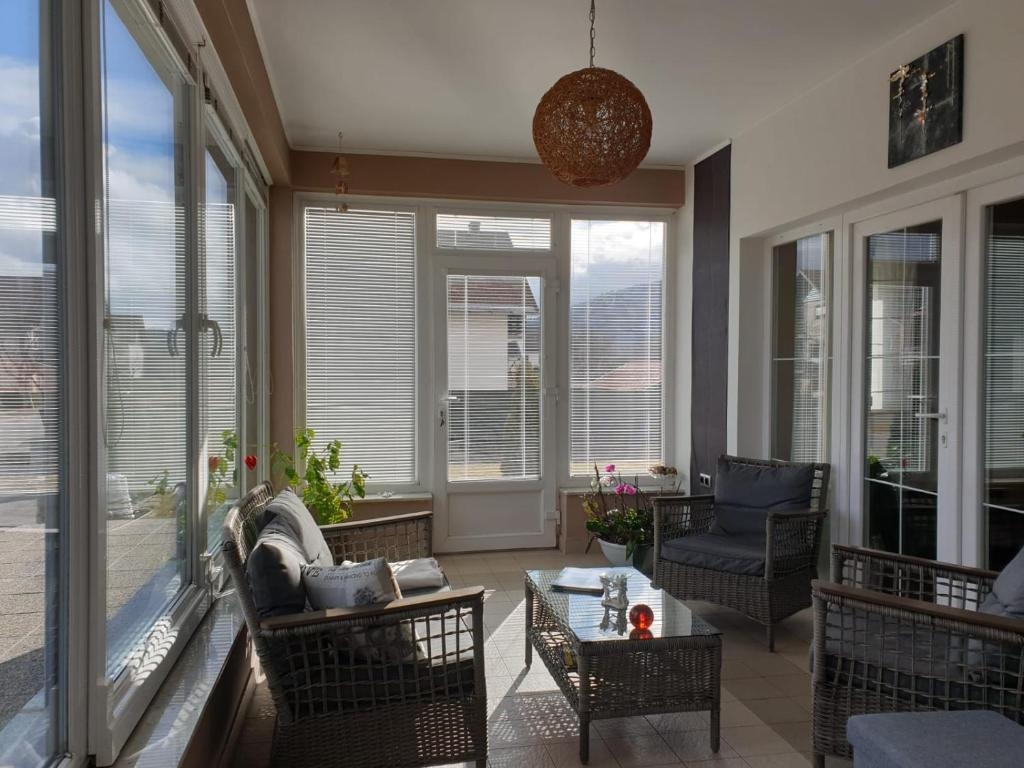 RAVNA GORA – Casa con wellness, appartamento e cortile per una vita tranquilla