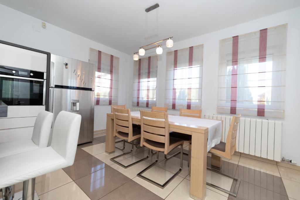 RAVNA GORA – Casa con wellness, appartamento e cortile per una vita tranquilla