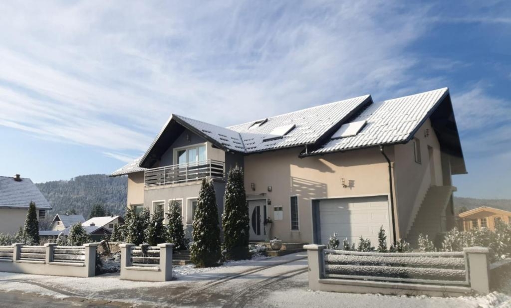 RAVNA GORA – Casa con wellness, appartamento e cortile per una vita tranquilla