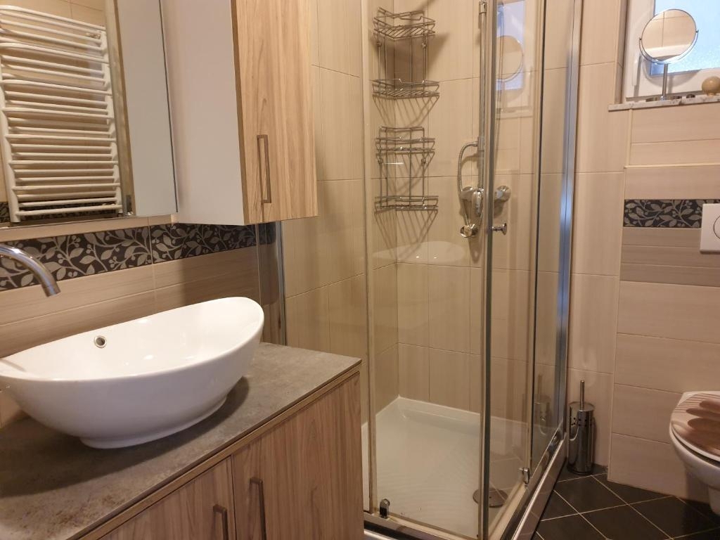 RAVNA GORA – Casa con wellness, appartamento e cortile per una vita tranquilla