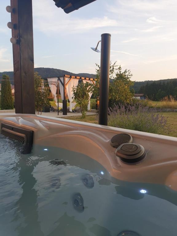 RAVNA GORA – Casa con wellness, appartamento e cortile per una vita tranquilla