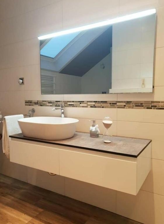 RAVNA GORA – Casa con wellness, appartamento e cortile per una vita tranquilla