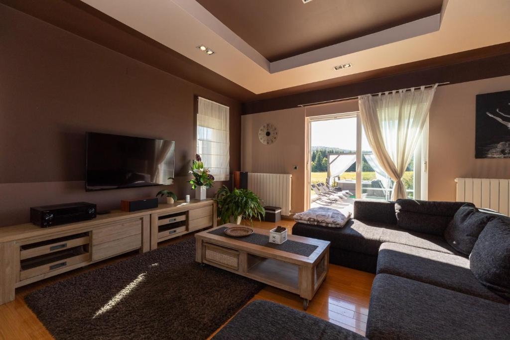 RAVNA GORA – Casa con wellness, appartamento e cortile per una vita tranquilla