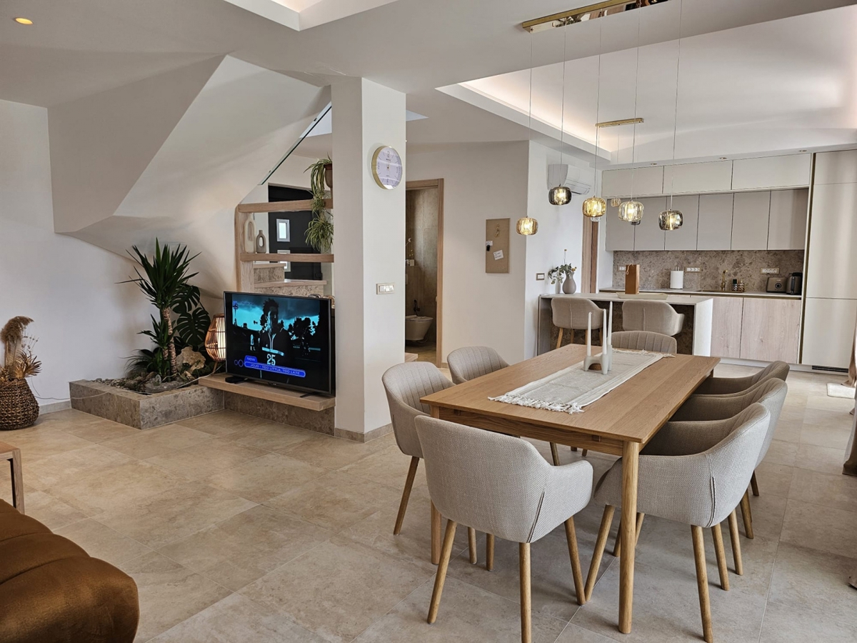 CITTÀ DI KRK, area urbana più ampia - Villa moderna con piscina