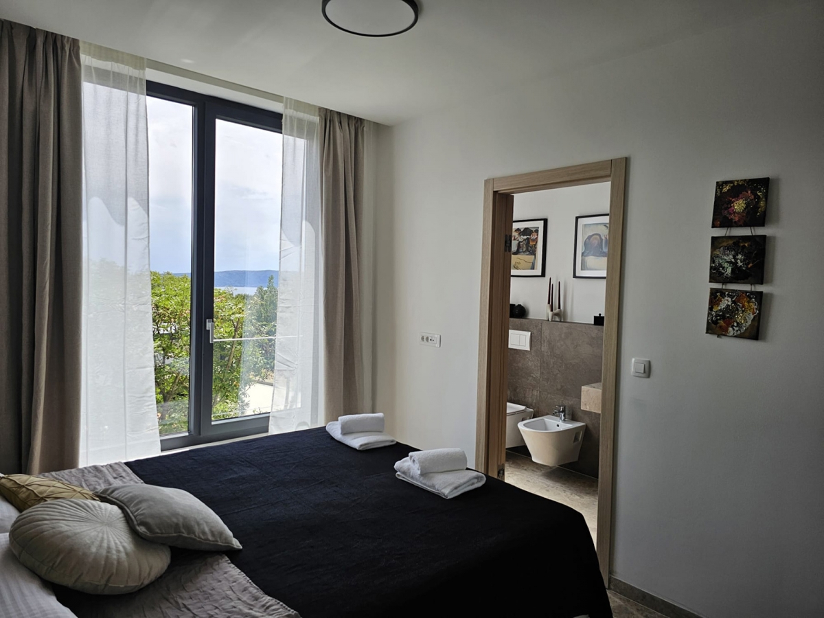 CITTÀ DI KRK, area urbana più ampia - Villa moderna con piscina