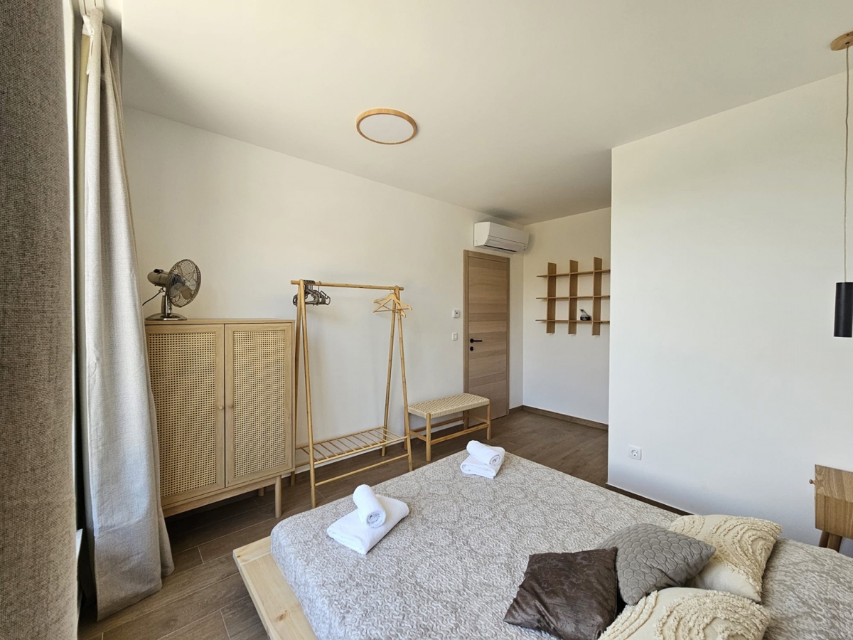 CITTÀ DI KRK, area urbana più ampia - Villa moderna con piscina