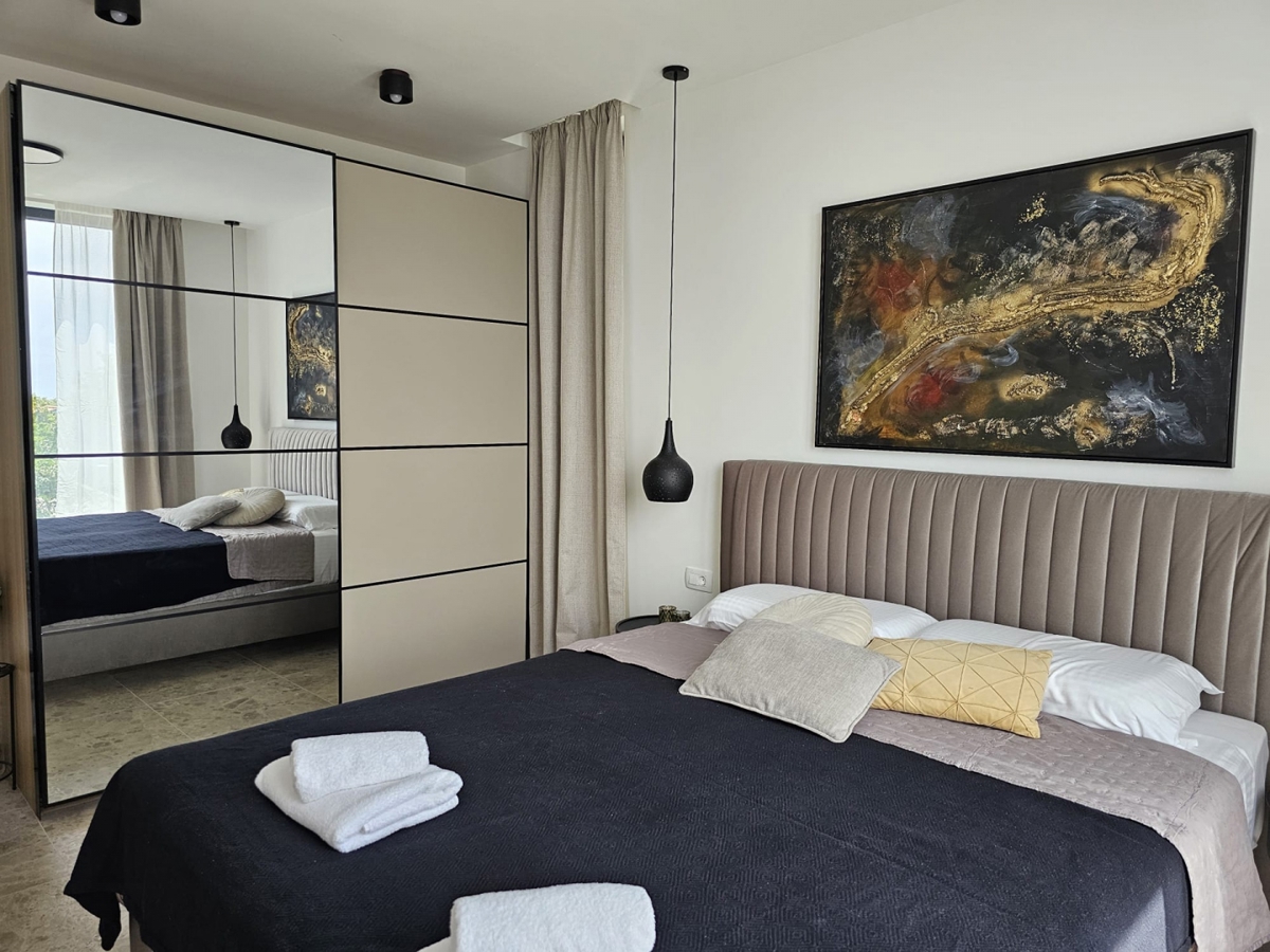 CITTÀ DI KRK, area urbana più ampia - Villa moderna con piscina