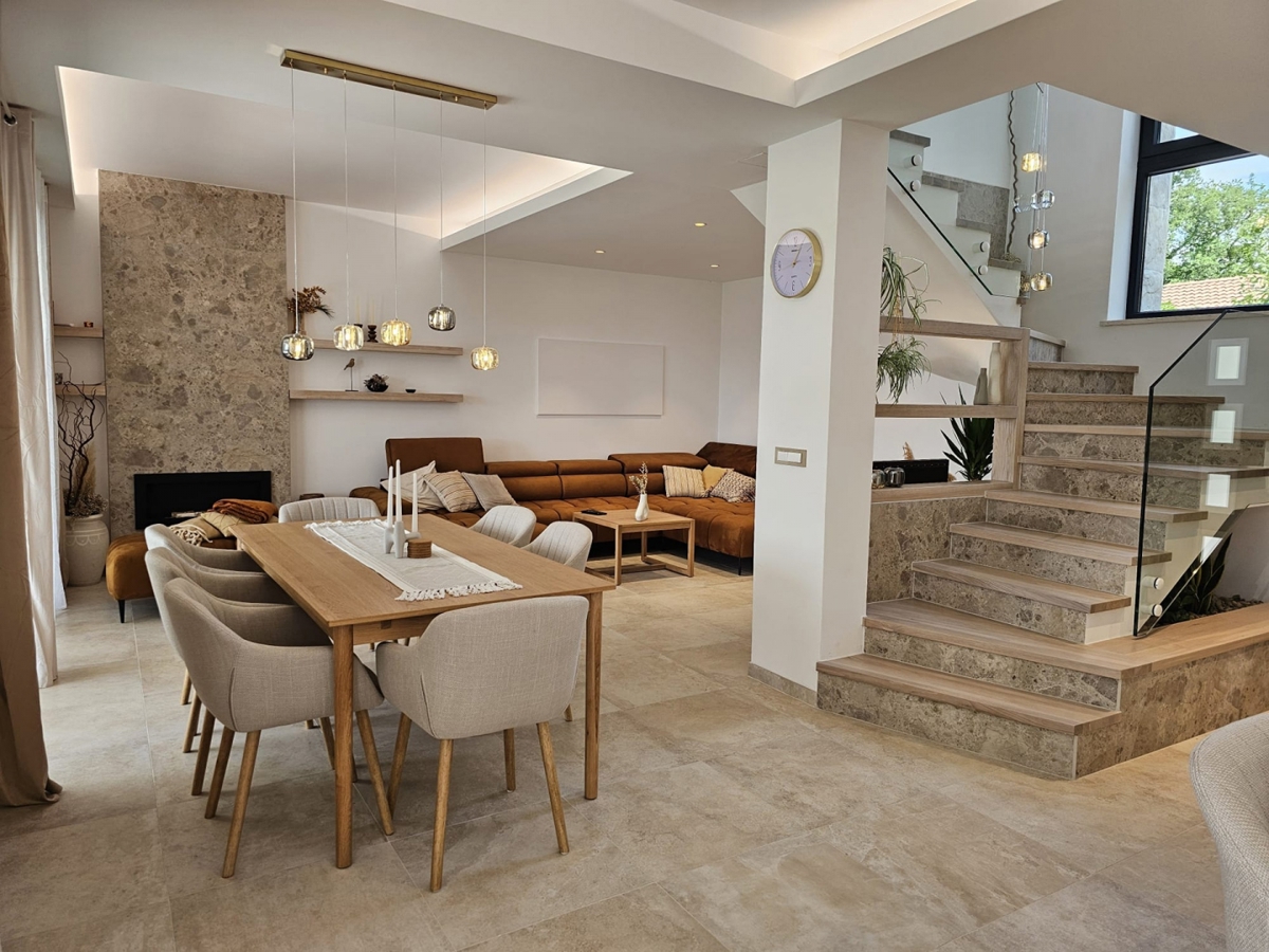 CITTÀ DI KRK, area urbana più ampia - Villa moderna con piscina