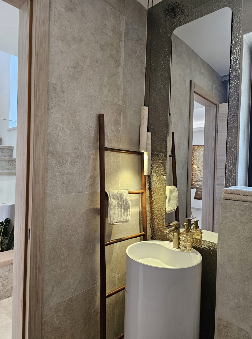 CITTÀ DI KRK, area urbana più ampia - Villa moderna con piscina