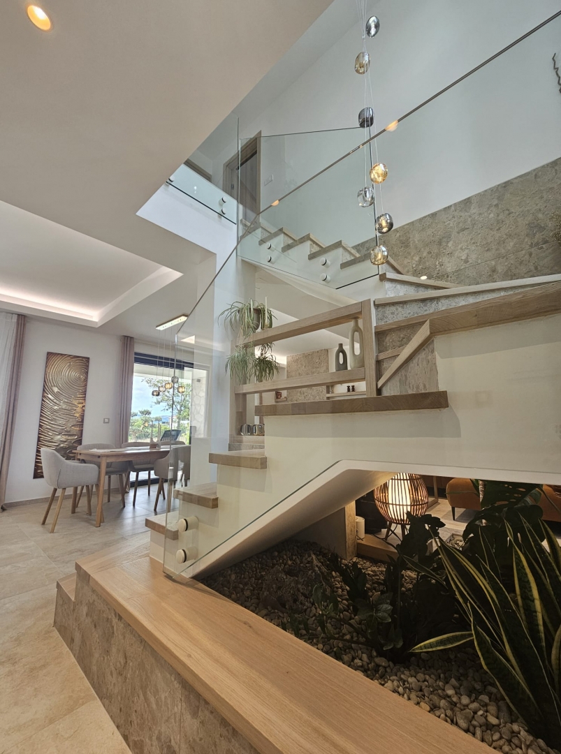 CITTÀ DI KRK, area urbana più ampia - Villa moderna con piscina