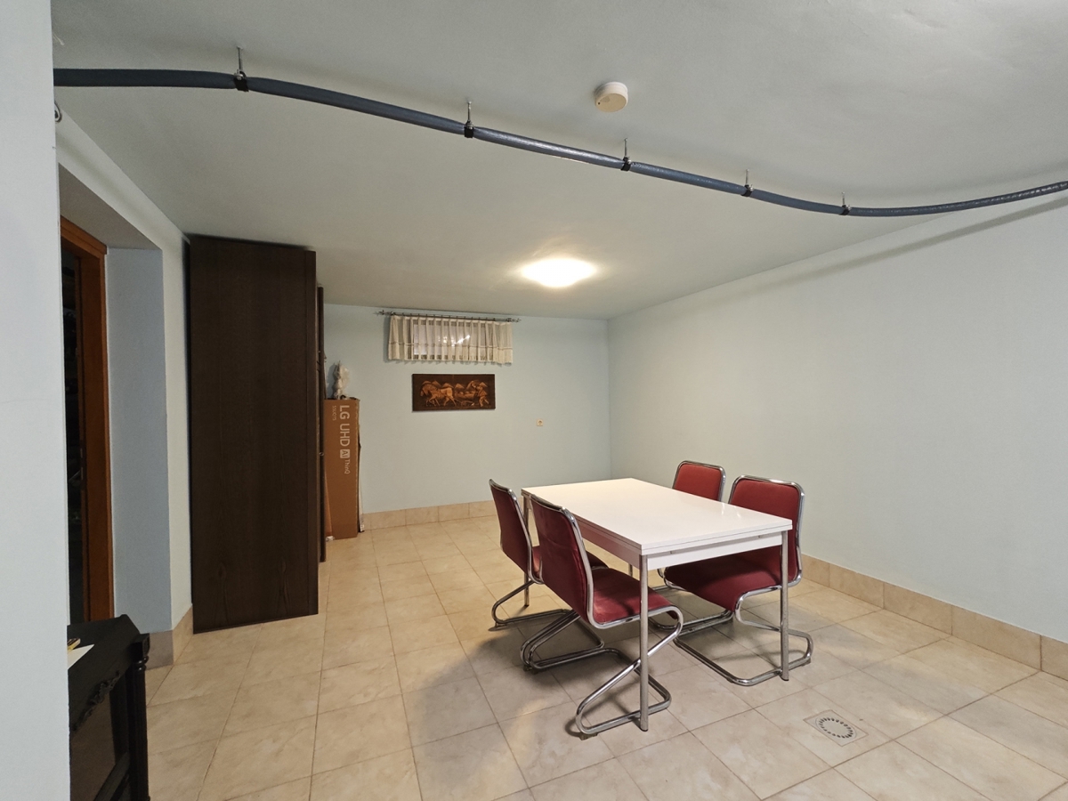 Zona MALINSKA - Casa indipendente con due appartamenti e garage