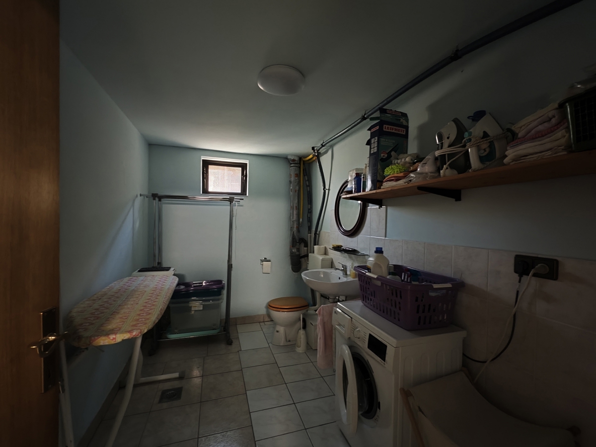 Zona MALINSKA - Casa indipendente con due appartamenti e garage