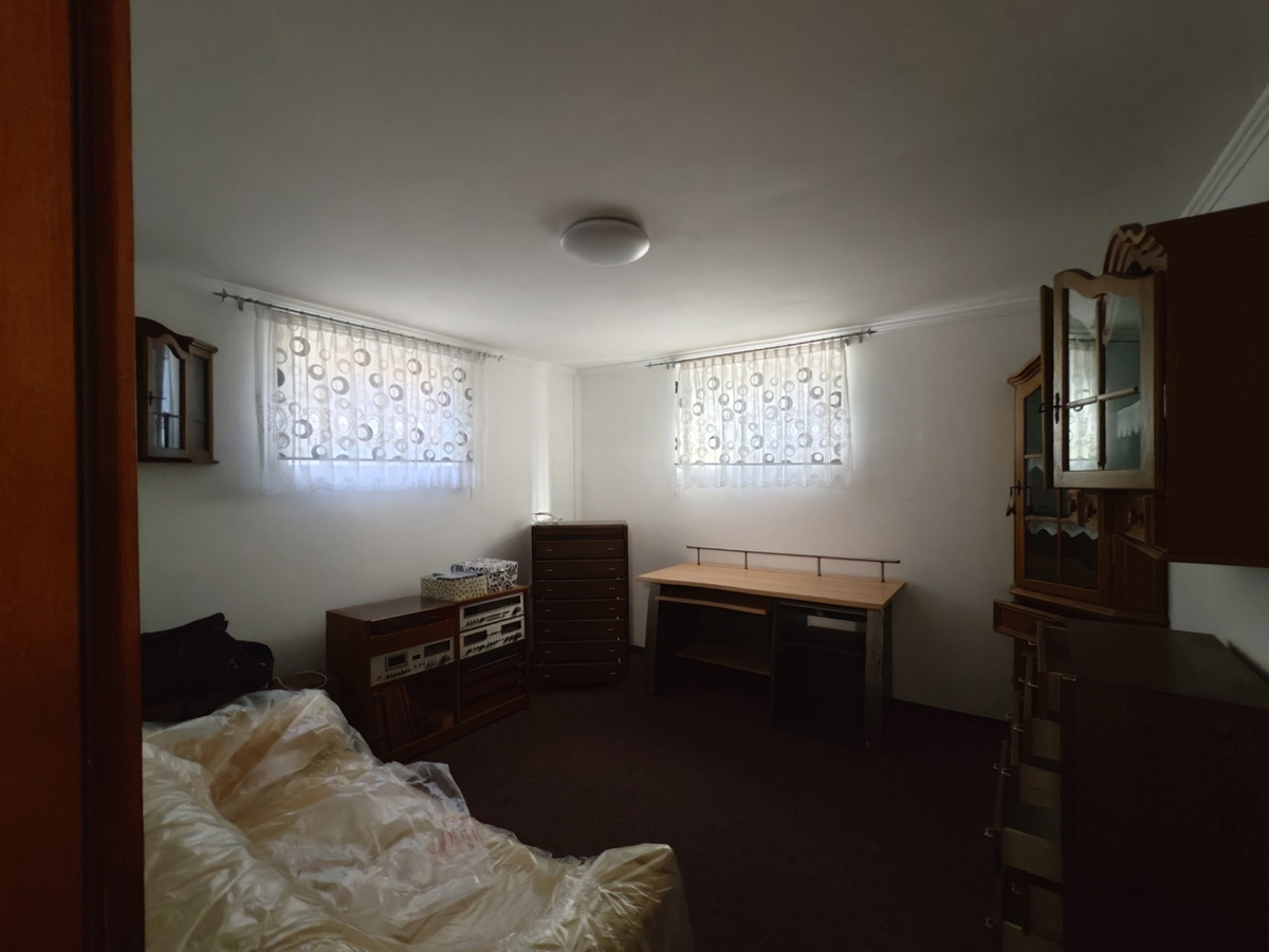 Zona MALINSKA - Casa indipendente con due appartamenti e garage