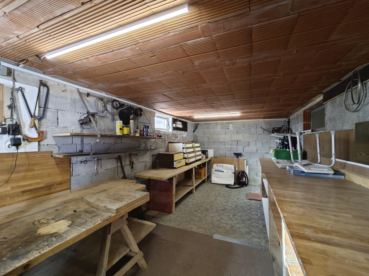 Zona MALINSKA - Casa indipendente con due appartamenti e garage