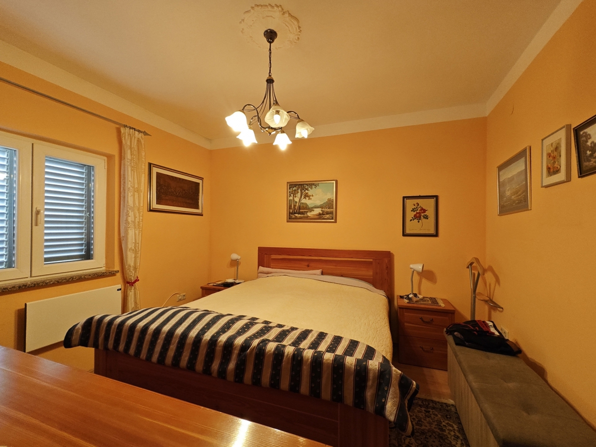 Zona MALINSKA - Casa indipendente con due appartamenti e garage