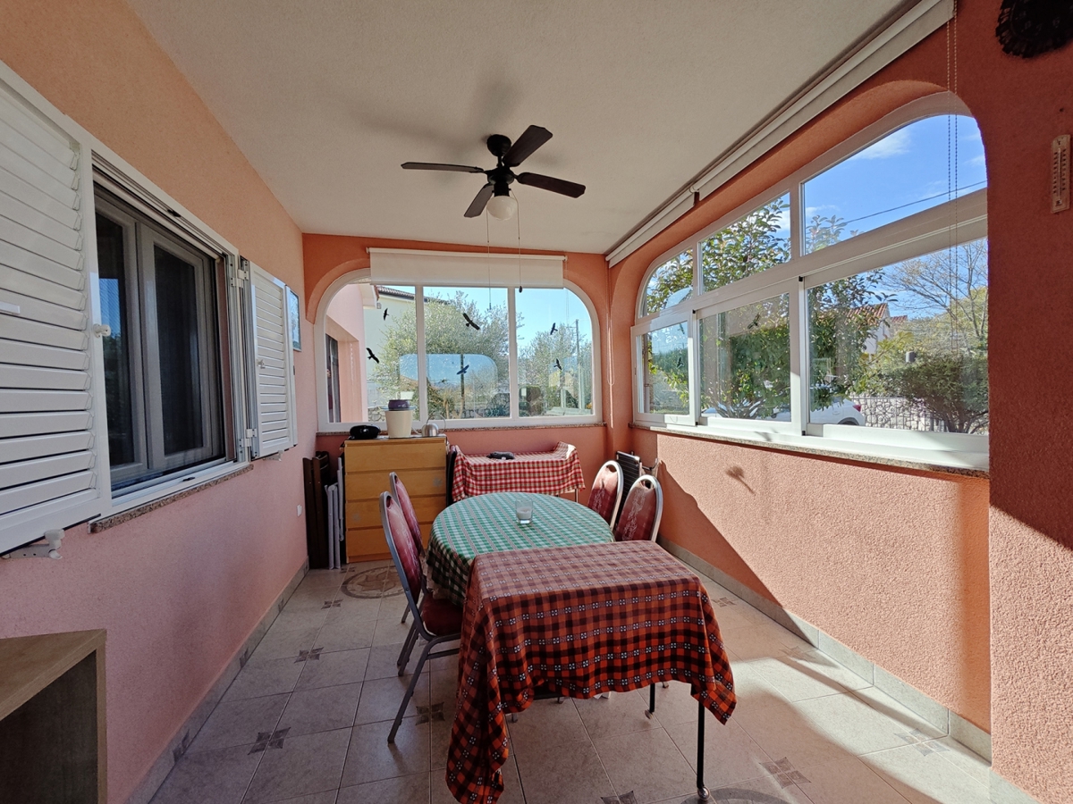 Zona MALINSKA - Casa indipendente con due appartamenti e garage