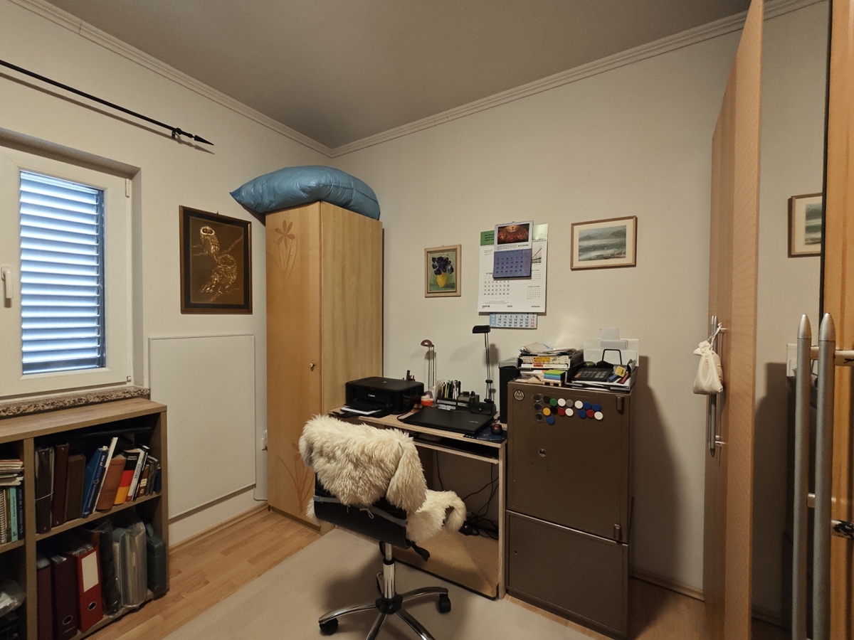 Zona MALINSKA - Casa indipendente con due appartamenti e garage