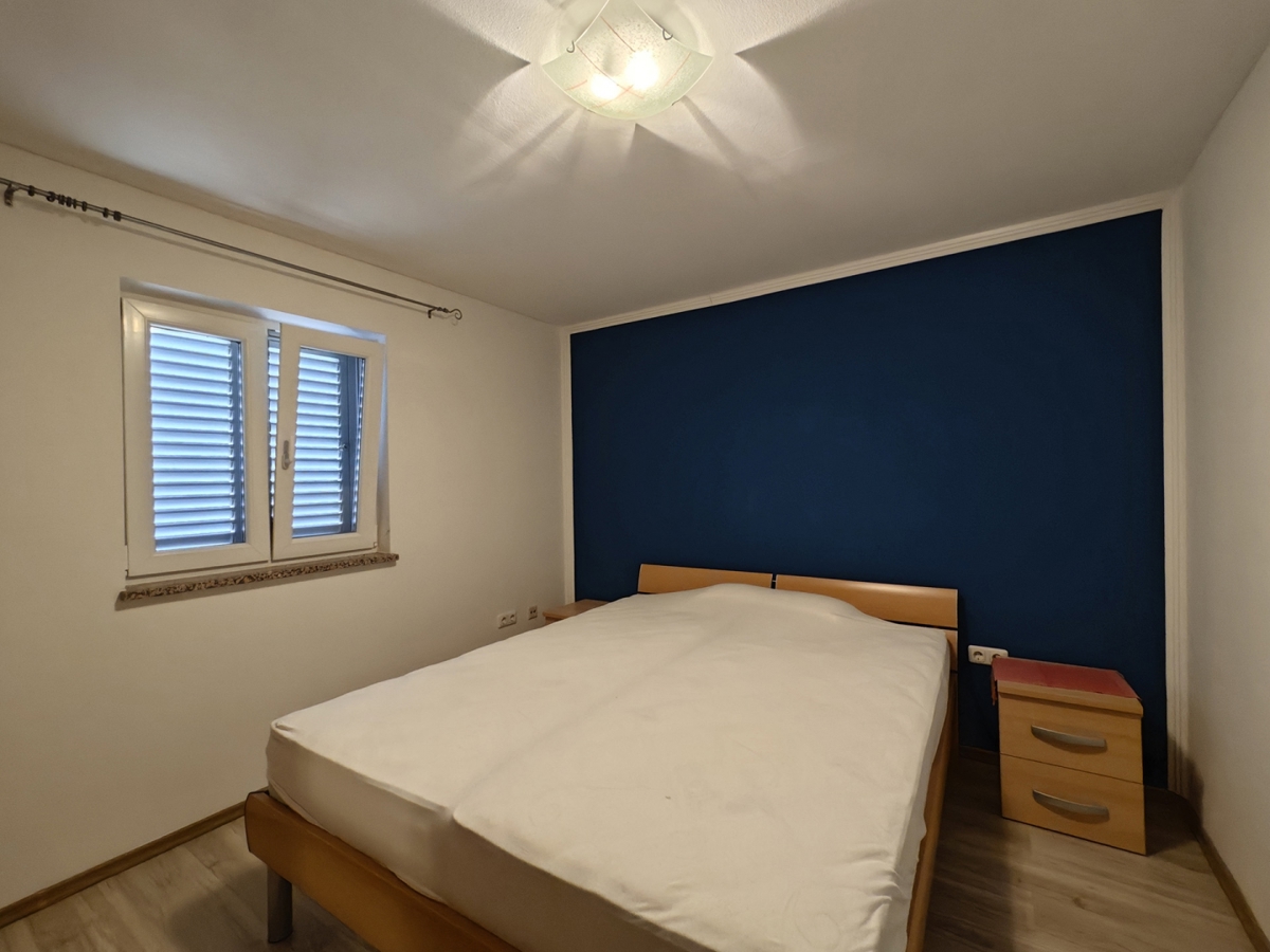 Zona MALINSKA - Casa indipendente con due appartamenti e garage