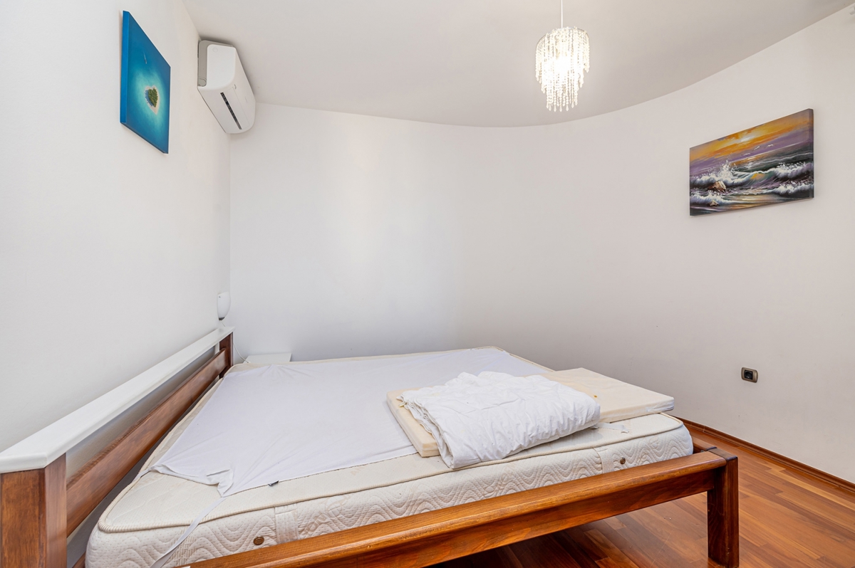 ISOLA DI KRK, BAŠKA - Appartamento duplex con vista mare