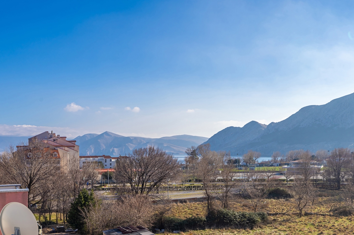 ISOLA DI KRK, BAŠKA - Appartamento duplex con vista mare
