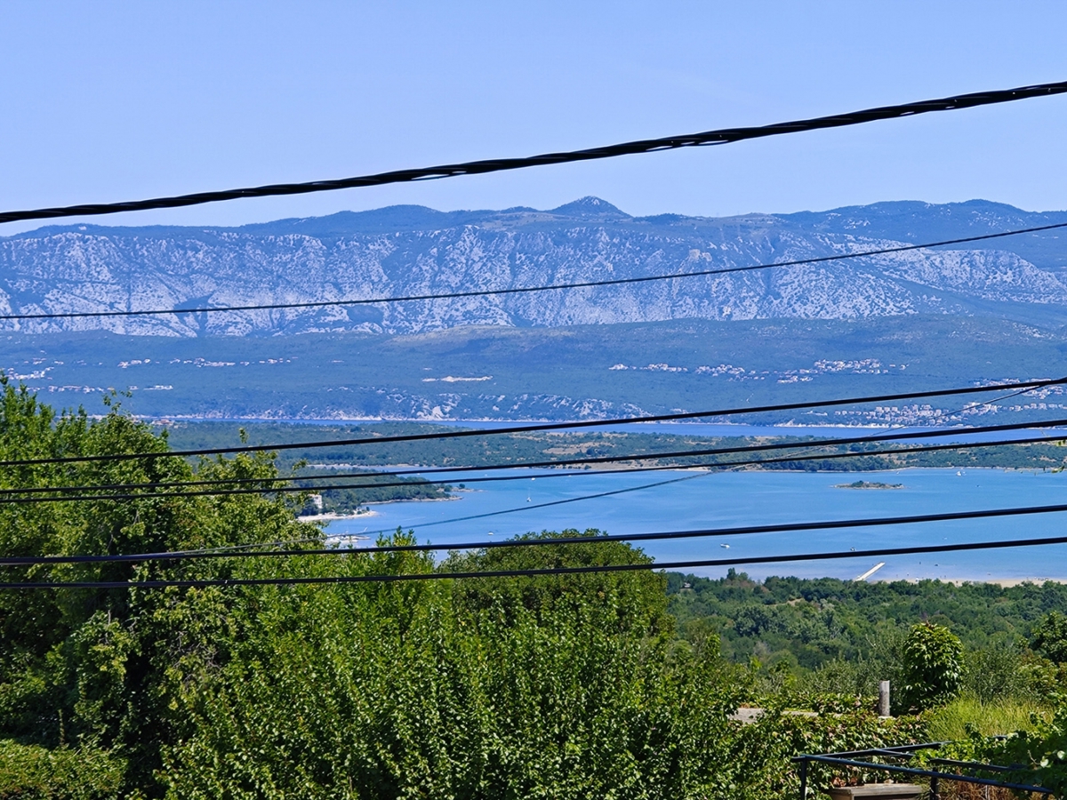 ISOLA DI KRK - Villa con piscina in una posizione tranquilla con vista sul mare