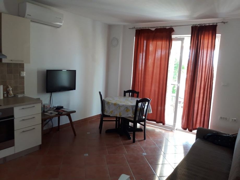 ISOLA DI KRK, vicinanze Malinska - Casa a schiera con due appartamenti