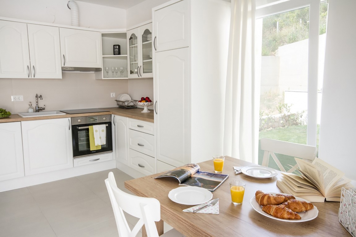 ISOLA DI KRK, BAŠKA – Bella casa bifamiliare in una posizione tranquilla