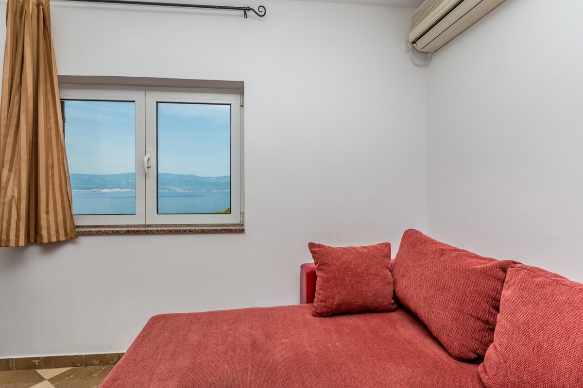 ISOLA DI KRK, VRBNIK - Attraente complesso di case in prima fila al mare