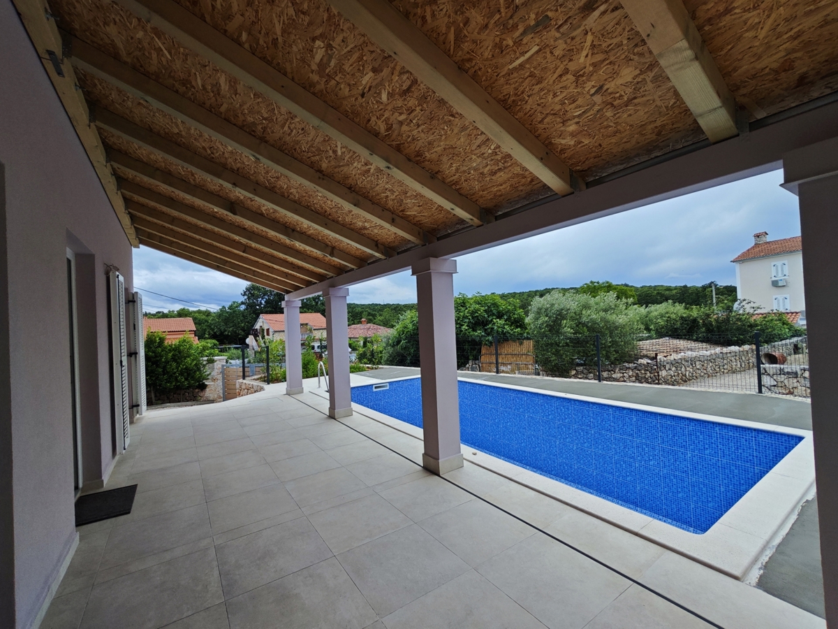 ISOLA DI KRK - Casa con due appartamenti su due piani e piscina
