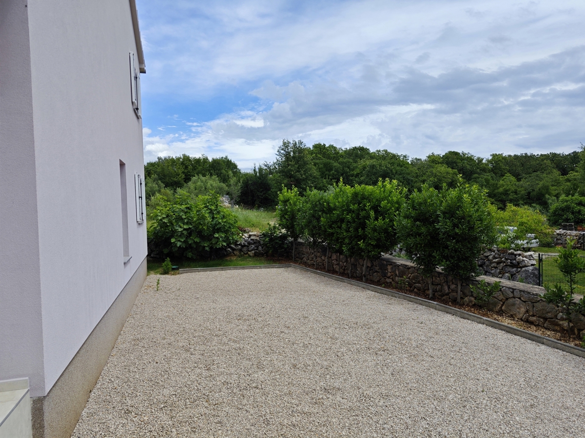 ISOLA DI KRK - Casa con due appartamenti su due piani e piscina