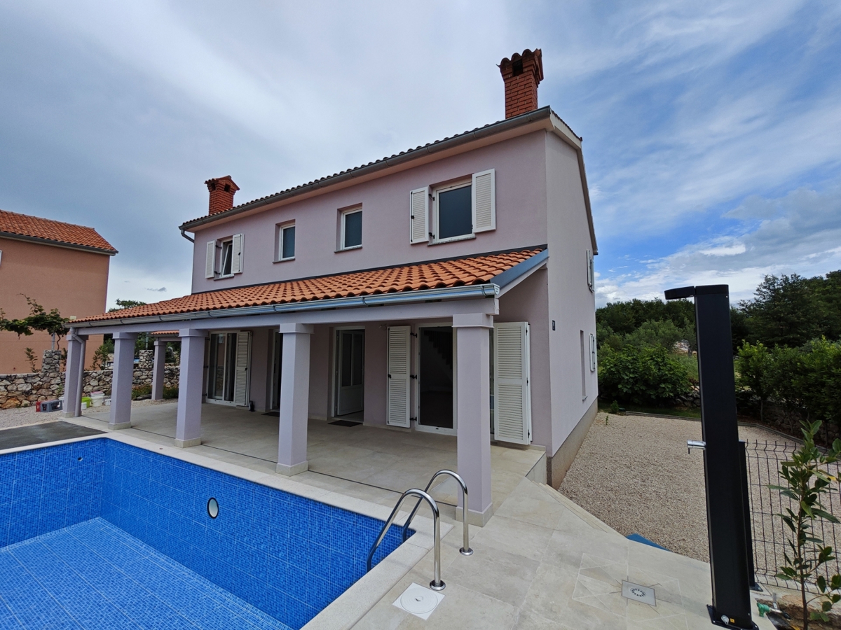 ISOLA DI KRK - Casa con due appartamenti su due piani e piscina