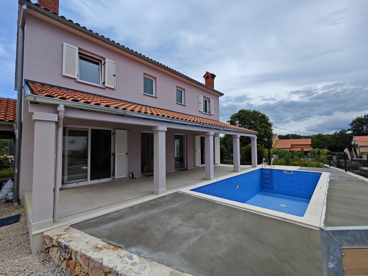 ISOLA DI KRK - Casa con due appartamenti su due piani e piscina