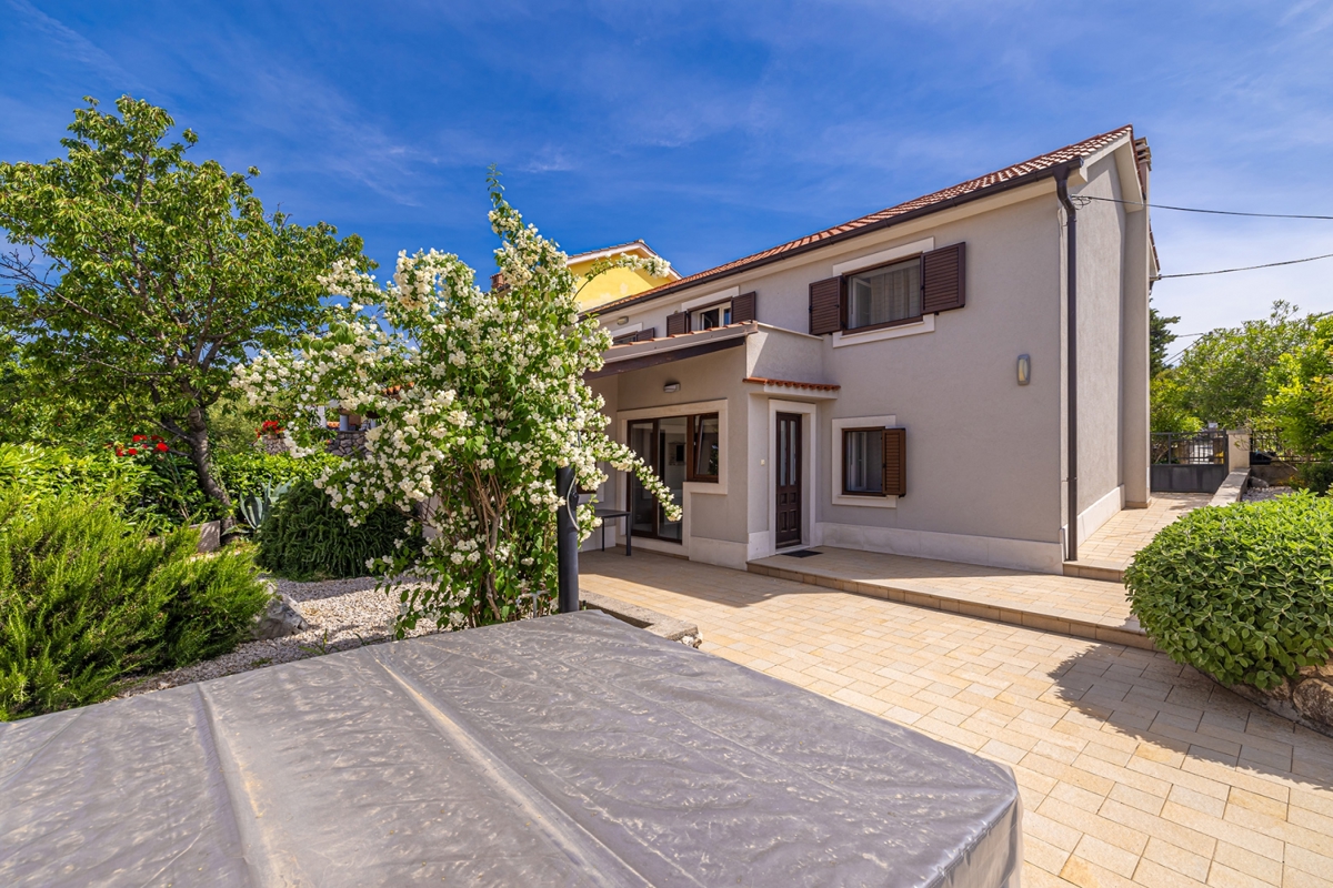 ISOLA DI KRK - Casa bifamiliare in pietra con jacuzzi