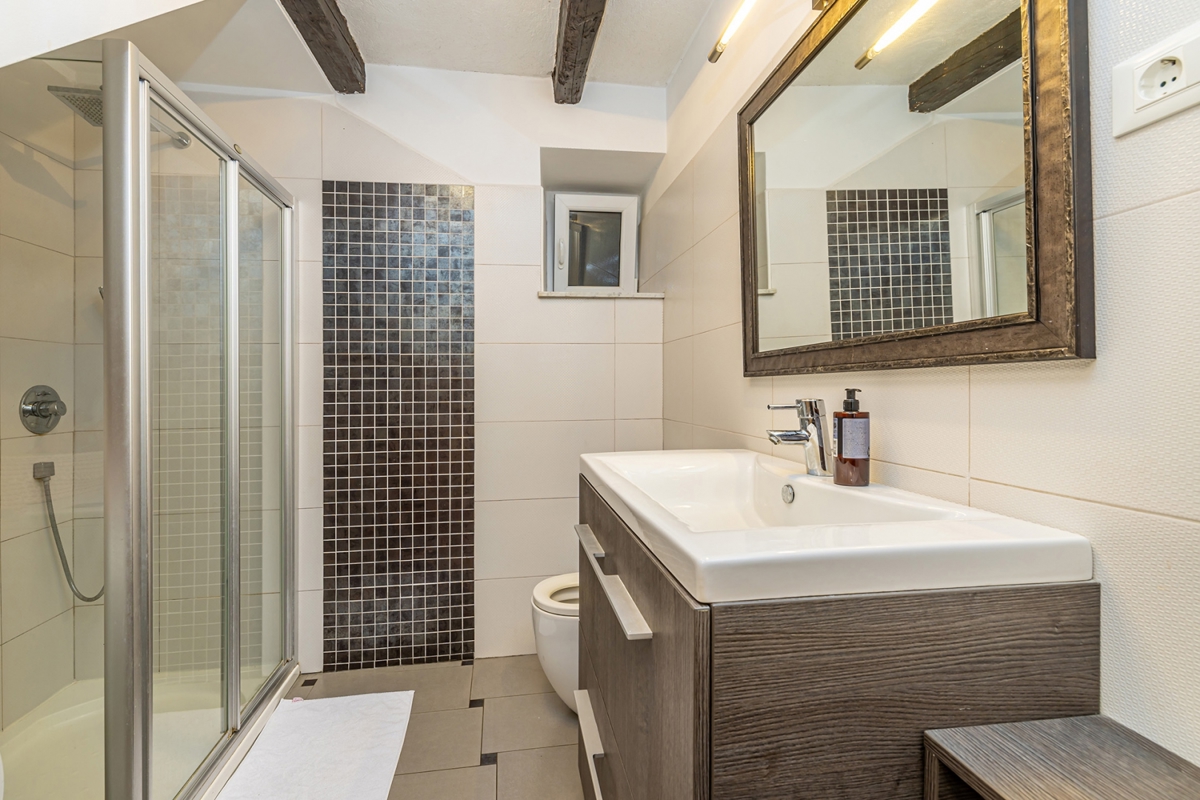 ISOLA DI KRK - Casa bifamiliare in pietra con jacuzzi