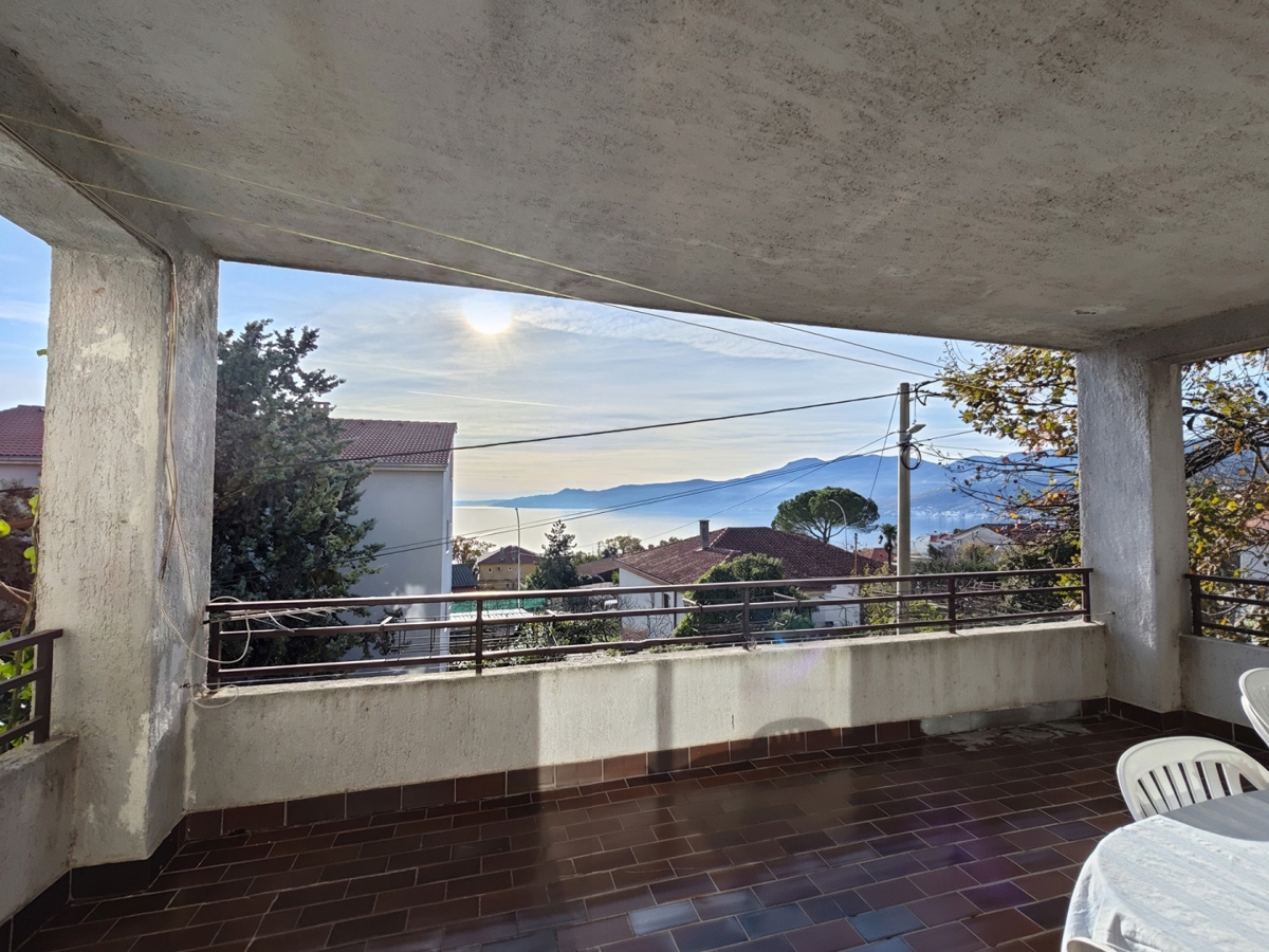 RIJEKA, MARČELJEVA DRAGA - appartamento con loggia e vista sul Quarnero