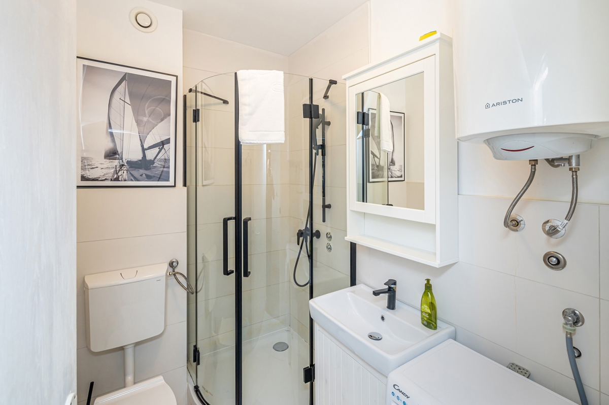 ISOLA DI KRK, BAŠKA - Appartamento con due camere da letto recentemente ristrutturato e terrazza