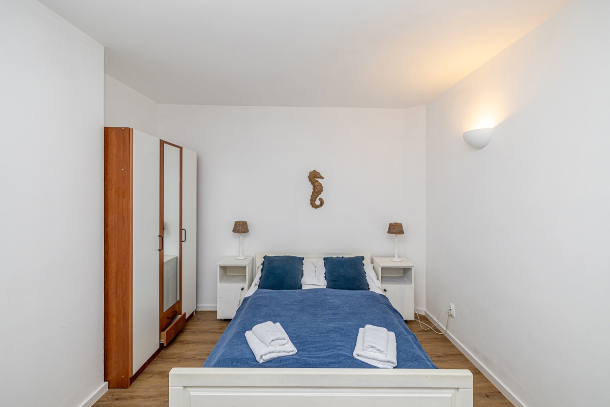 ISOLA DI KRK, BAŠKA - Appartamento con due camere da letto recentemente ristrutturato e terrazza