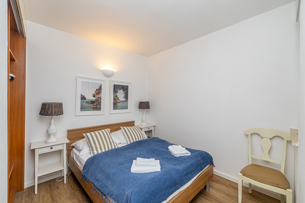 ISOLA DI KRK, BAŠKA - Appartamento con due camere da letto recentemente ristrutturato e terrazza